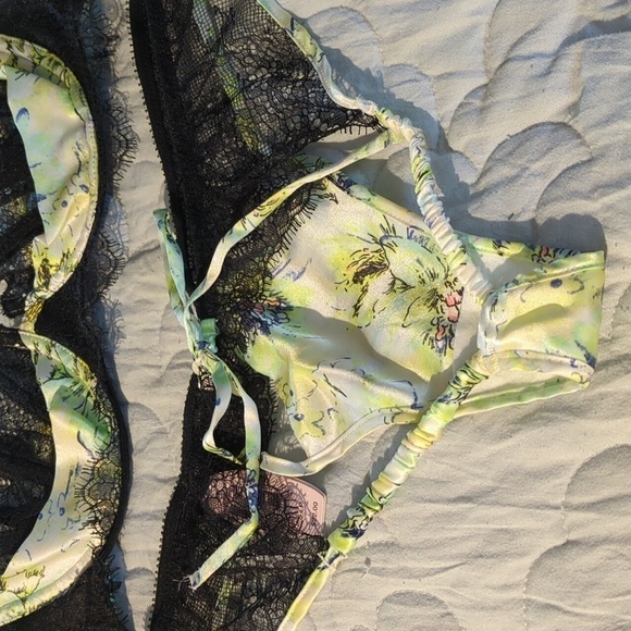 Victoria's Secret Designer Collection Fantasy Island Silk Lace Sexy 2 Piece Set - Picture 5 of 12